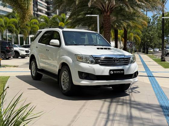TOYOTA HILUX SW4 3.0 SRV 4X4 7 LUGARES 16V TURBO INTERCOOLER DIESEL 4P AUTOMÁTICO